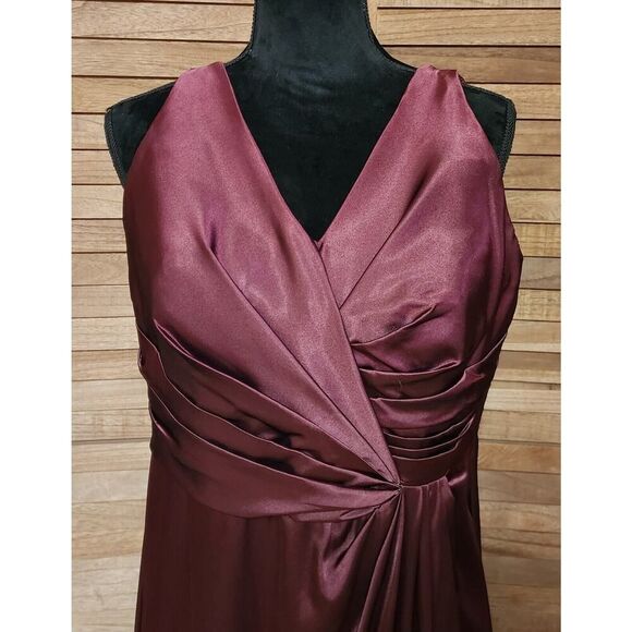 YMSHA Burgundy Size 16W V-Neck Bridesmaid Dresses with Slit Ruched Waist Satin - Picture 3 of 10